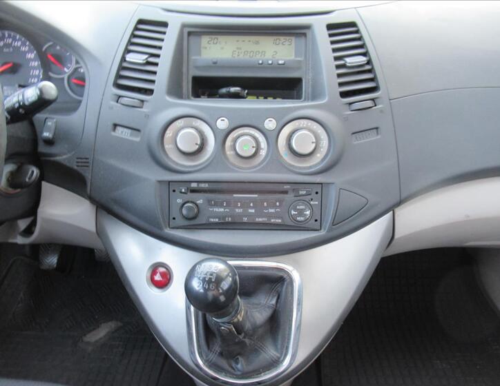 Mitsubishi Grandis 10