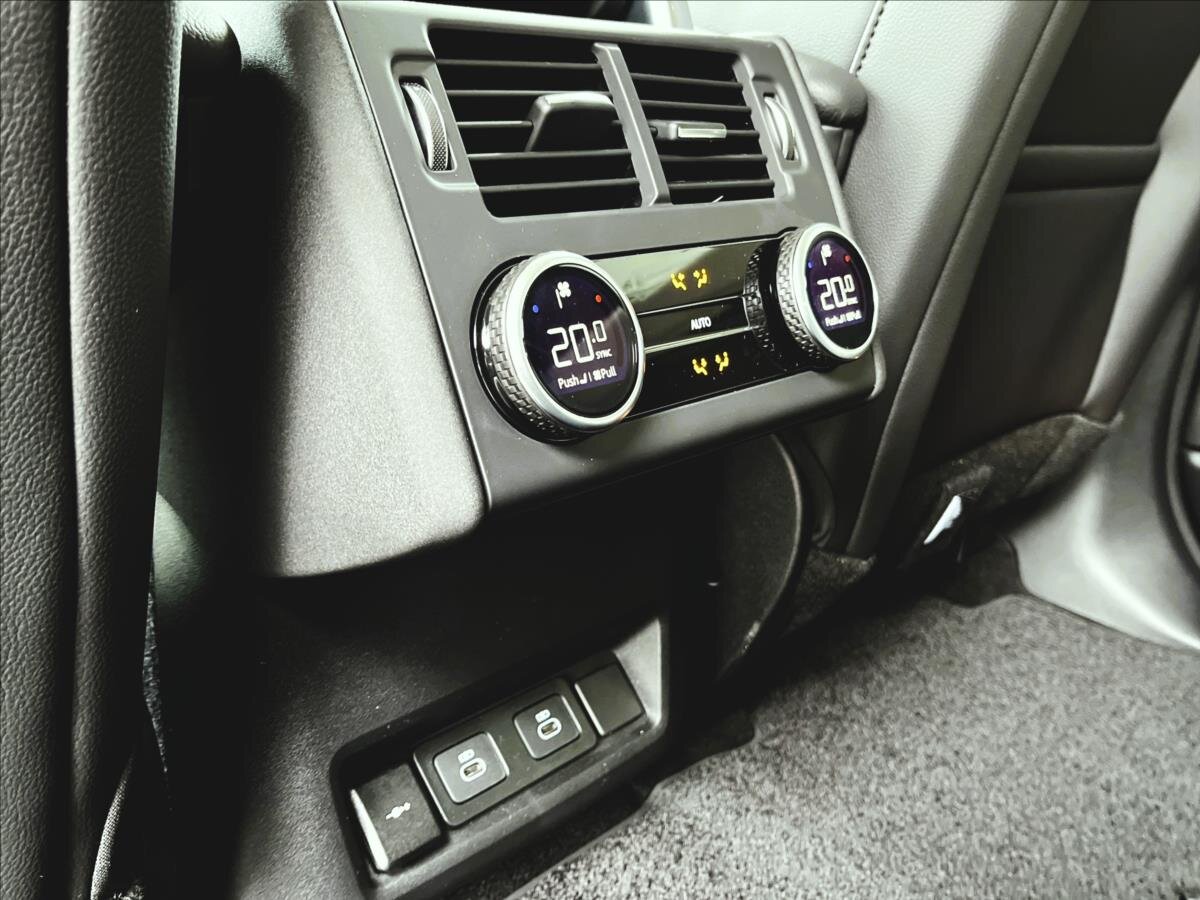 Land Rover Discovery SUV / Terénní 3,0 l 184 kw