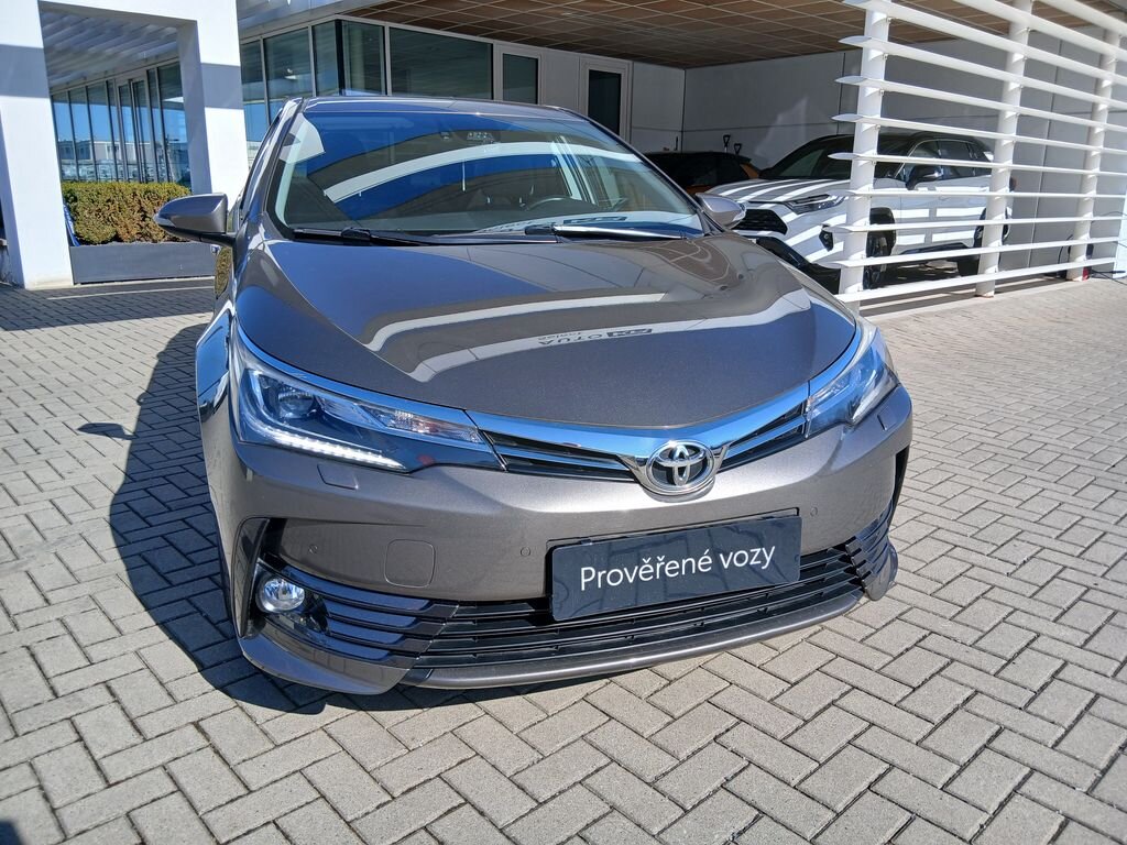 Toyota Corolla Sedan / Limuzína 1,6 l 97 kw