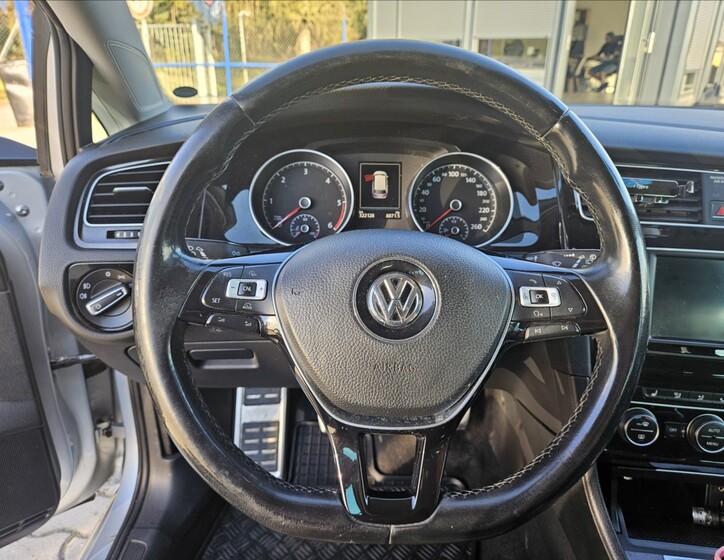 Volkswagen Golf 10