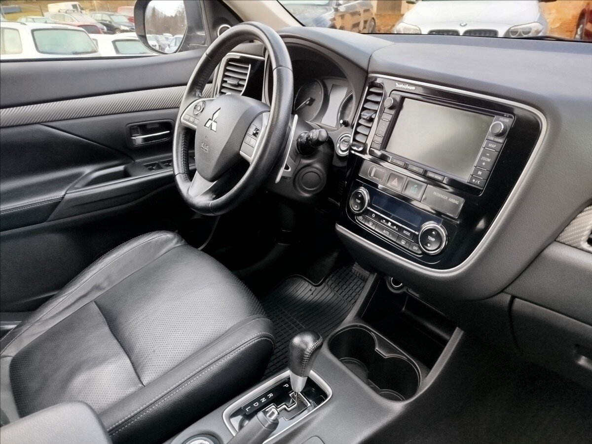 Mitsubishi Outlander SUV 2,3 l 110 kw
