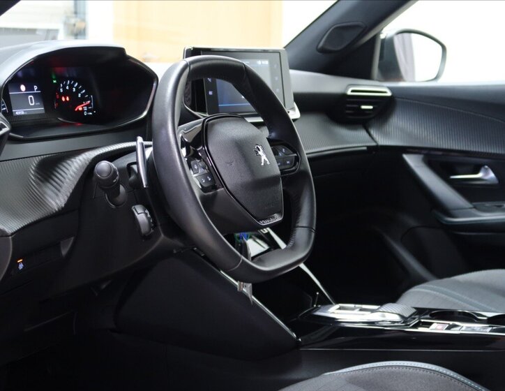 Peugeot 2008 Hatchback 1,2 l 96 kw