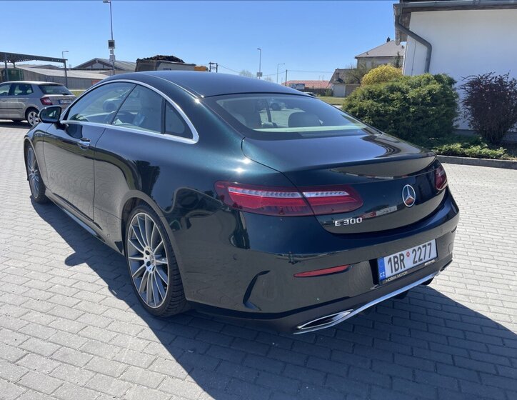 Mercedes-Benz Třídy E Kupé 2,0 l 180 kw