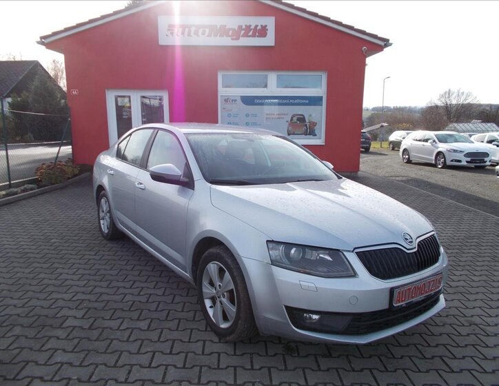 Škoda Octavia Sedan / Limuzína 1,6 l 77 kw