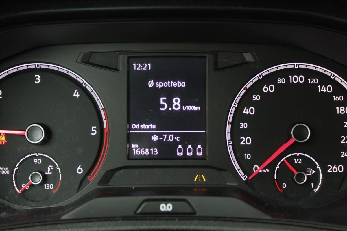 Volkswagen T-Roc SUV / Terénní 1,6 l 85 kw