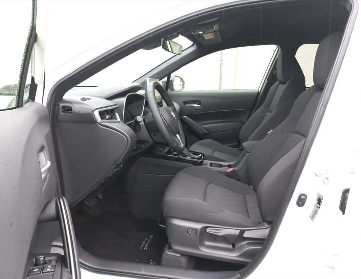 Toyota Corolla Cross CUV / Crossover 1,8 l 103 kw