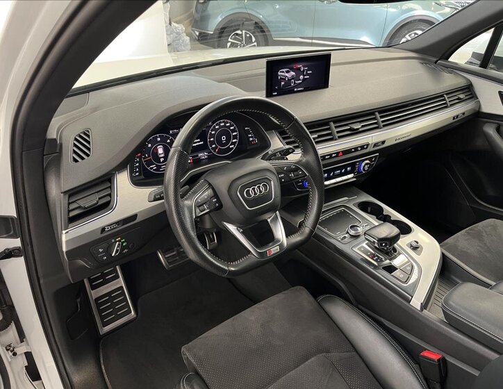 Audi Q7 6