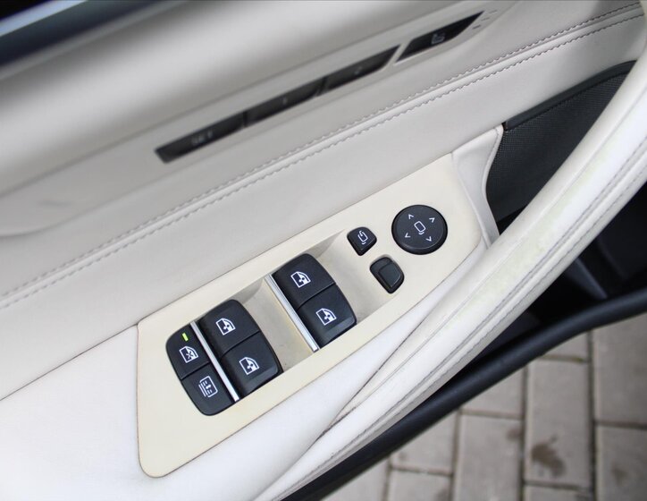 BMW Řada 5 Sedan / Limuzína 3,0 l 250 kw