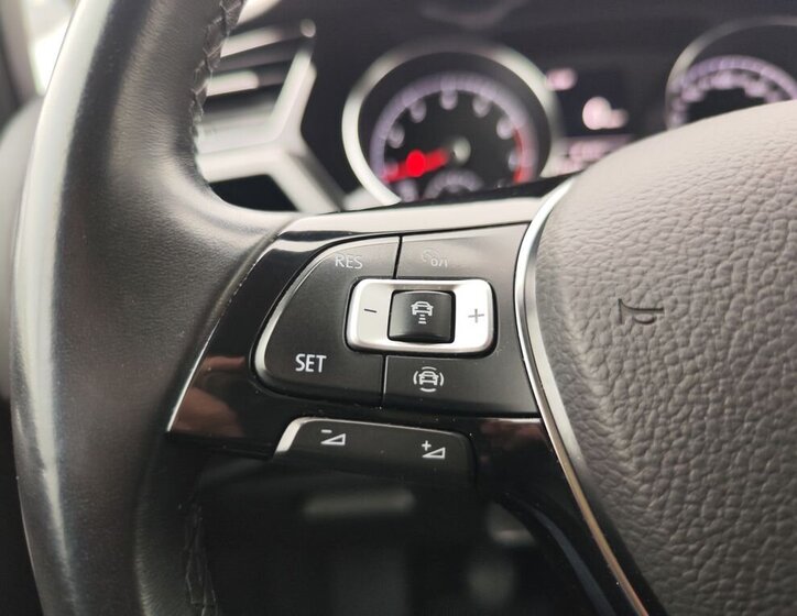 Volkswagen Touran MPV 1,5 l 110 kw