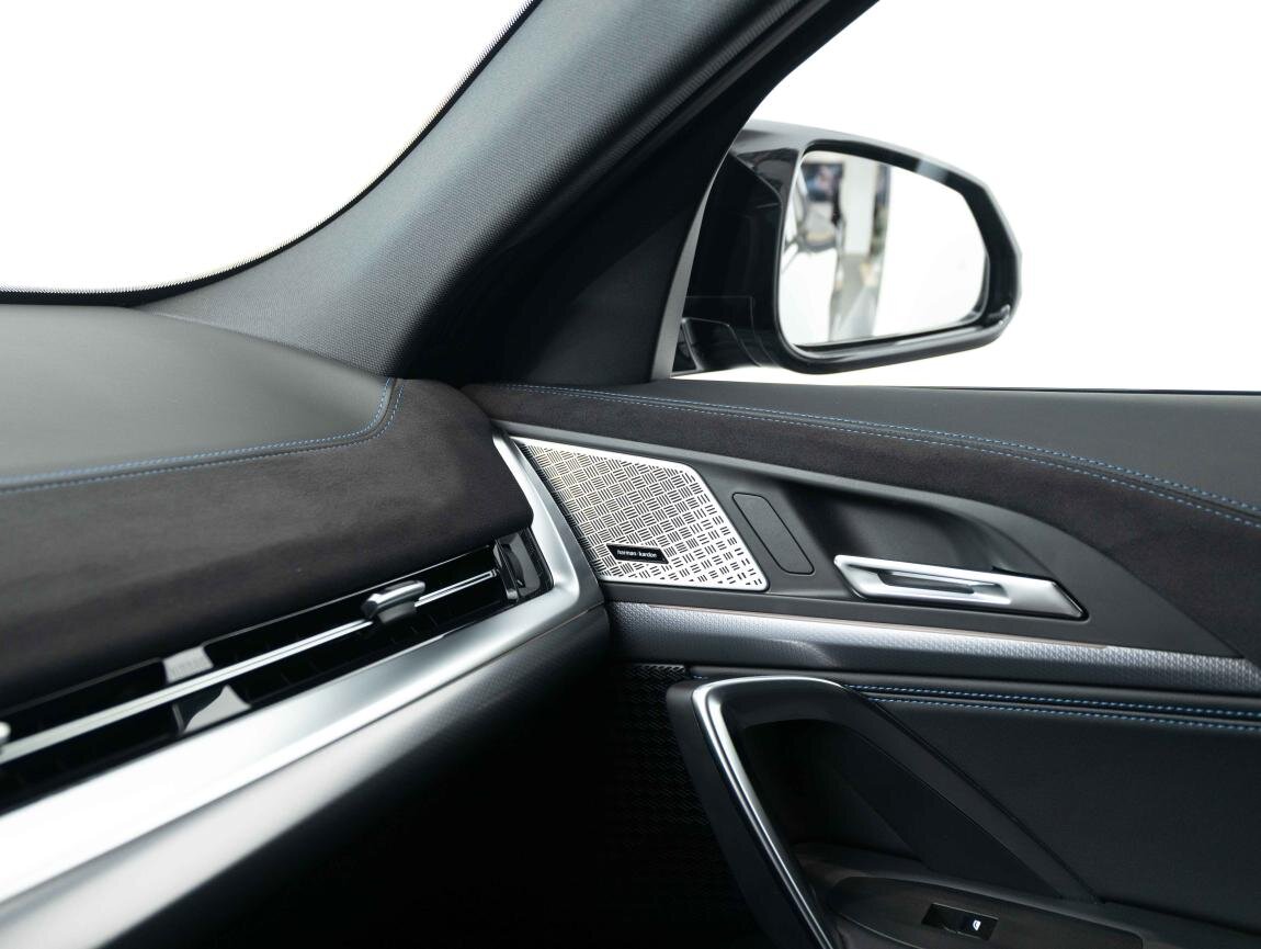 BMW X2 SUV 2,0 l 221 kw