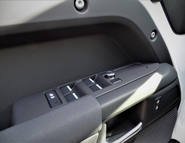 Land Rover Defender SUV 3,0 l 147 kw