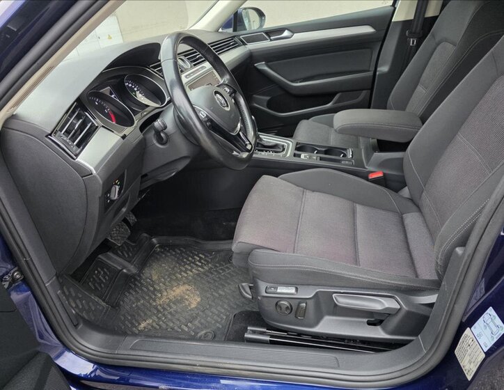 Volkswagen Passat 9