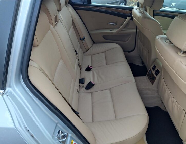 BMW Řada 5 Kombi 3,0 l 145 kw