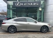 Lexus ES 300h Sedan 2,5 l 160 kw