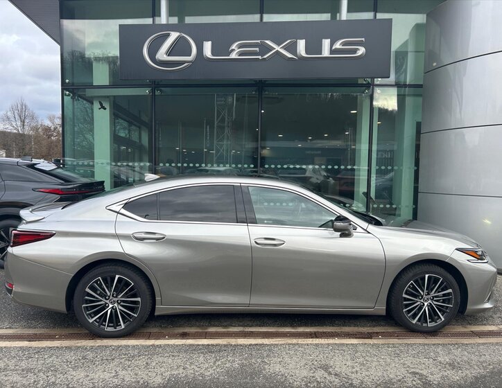 Lexus ES 300h Sedan 2,5 l 160 kw