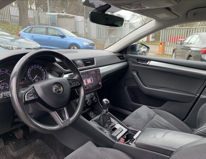 Škoda Superb Sedan / Limuzína 1,5 l 110 kw