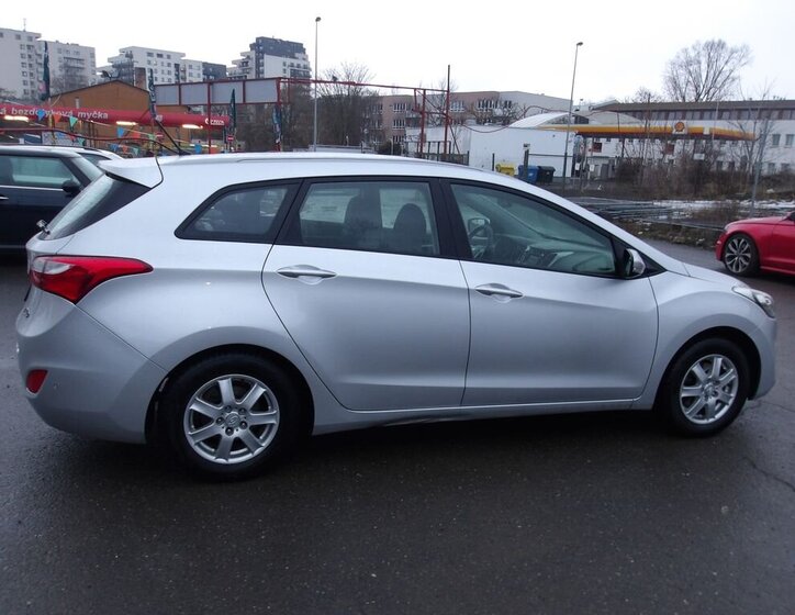 Hyundai i30 Kombi 1,6 l 99 kw
