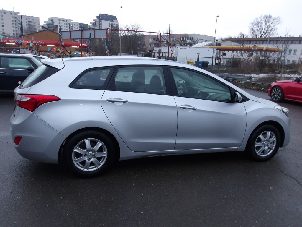 Hyundai i30 Kombi 1,6 l 99 kw