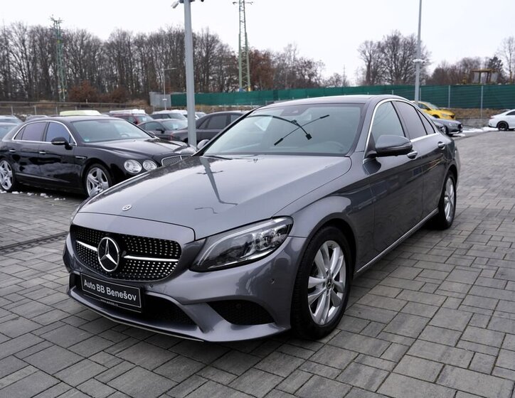 Mercedes-Benz Třídy C Sedan 2,0 l 143 kw