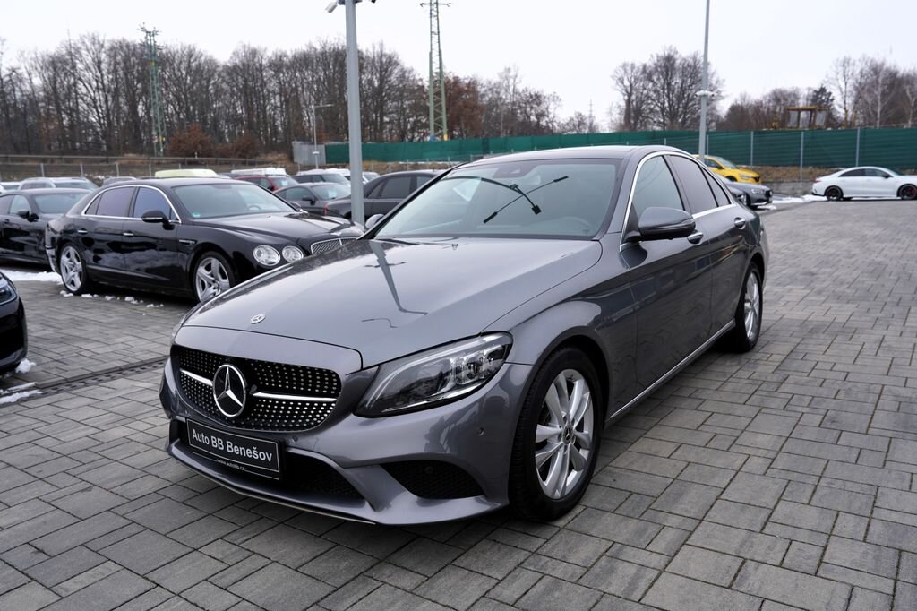 Mercedes-Benz Třídy C Sedan 2,0 l 143 kw