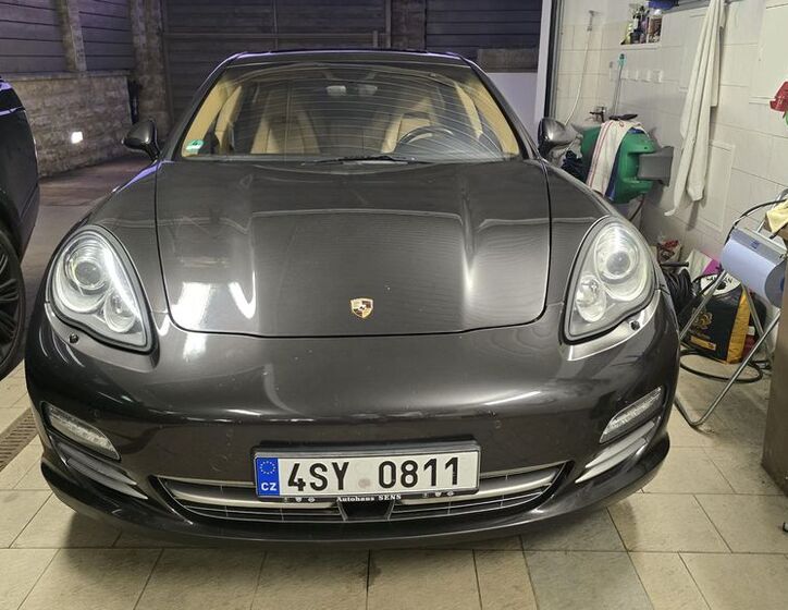 Porsche Panamera 1
