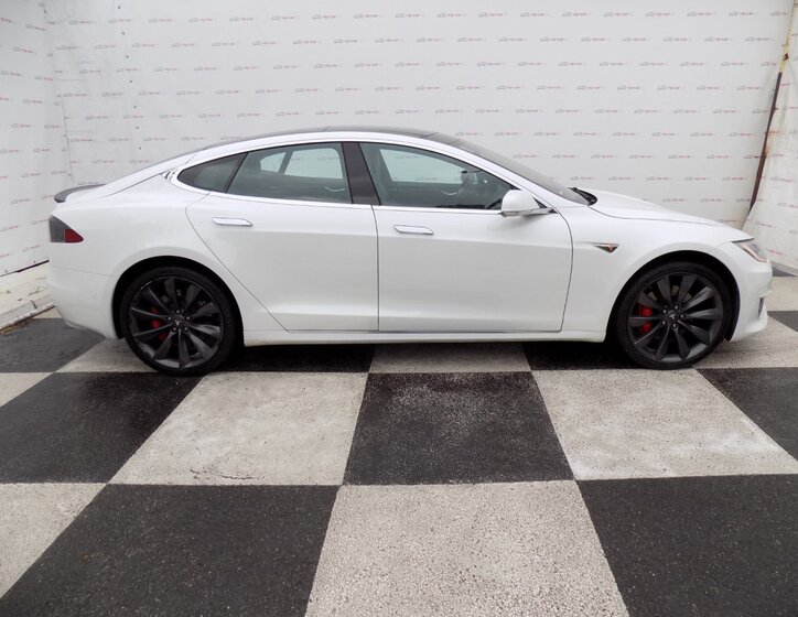 Tesla Model S 7