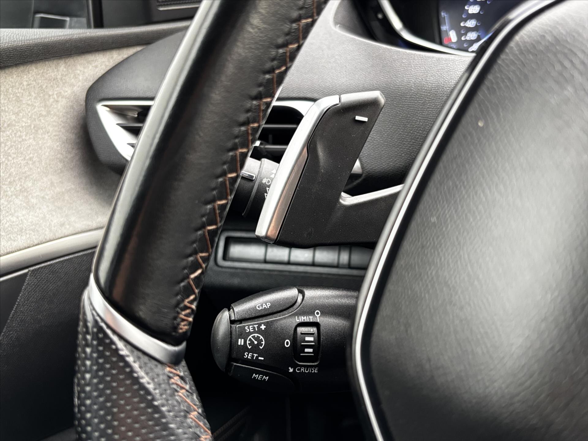 Peugeot 5008 SUV 2,0 l 130 kw