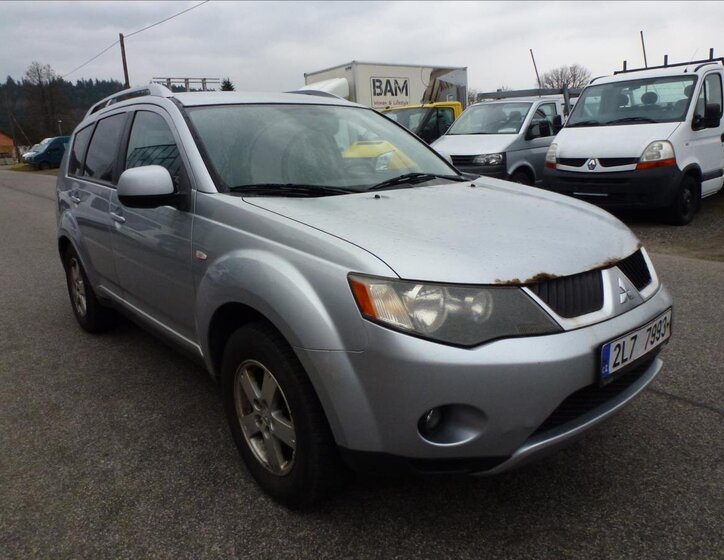 Mitsubishi Outlander SUV / Terénní 2,0 l 103 kw