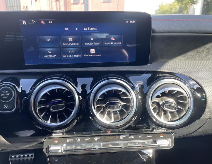 Mercedes-Benz CLA 12