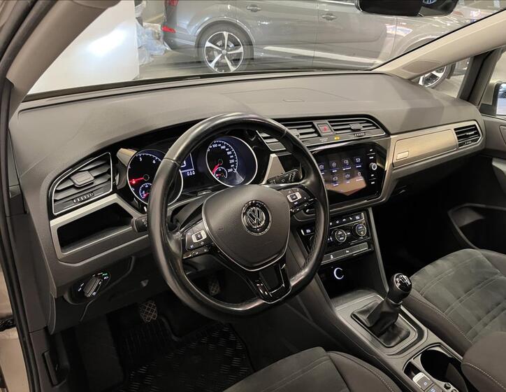 Volkswagen Touran 6
