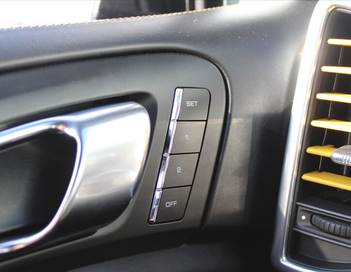 Porsche Cayenne SUV 4,8 l 397 kw