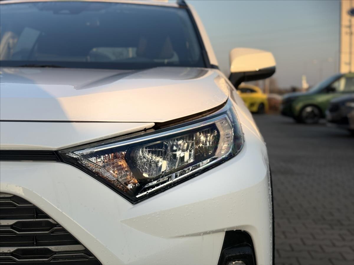 Toyota RAV4 SUV / Terénní 2,0 l 129 kw