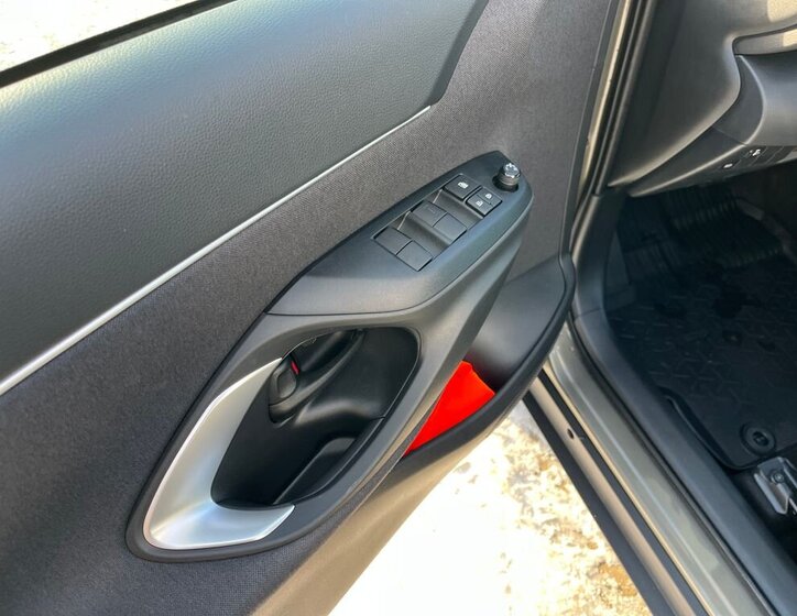 Toyota Yaris Cross 12