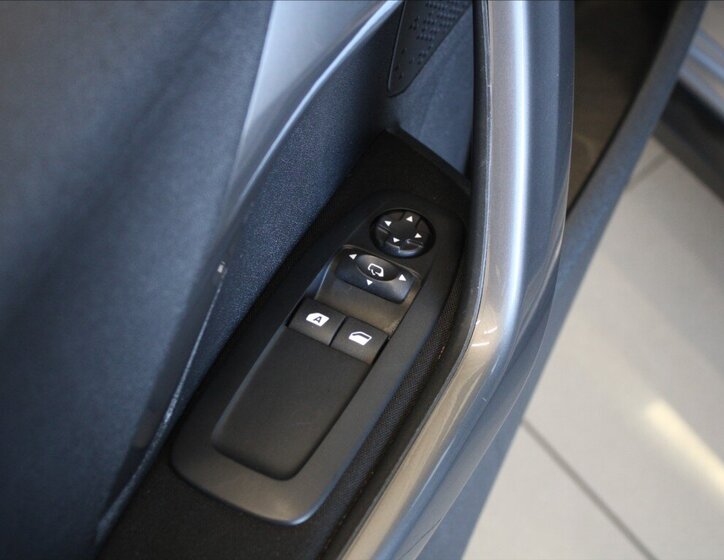 Peugeot 2008 SUV / Terénní 1,2 l 81 kw