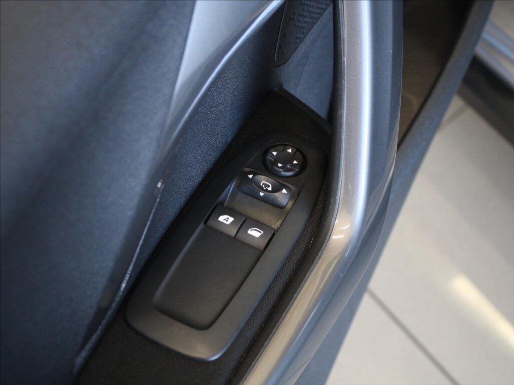 Peugeot 2008 SUV / Terénní 1,2 l 81 kw