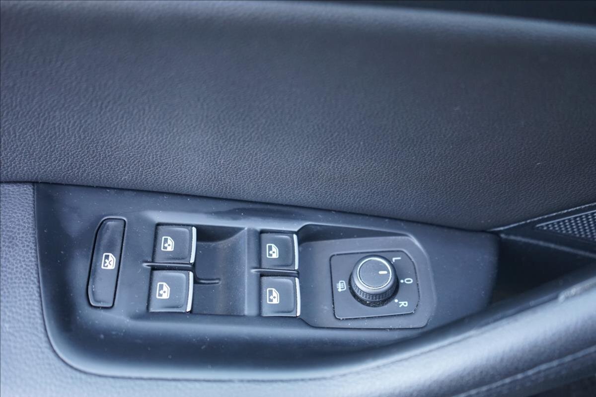 Volkswagen Passat Sedan / Limuzína 2,0 l 176 kw