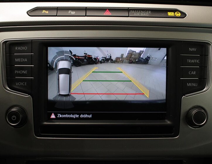 Volkswagen Passat 25