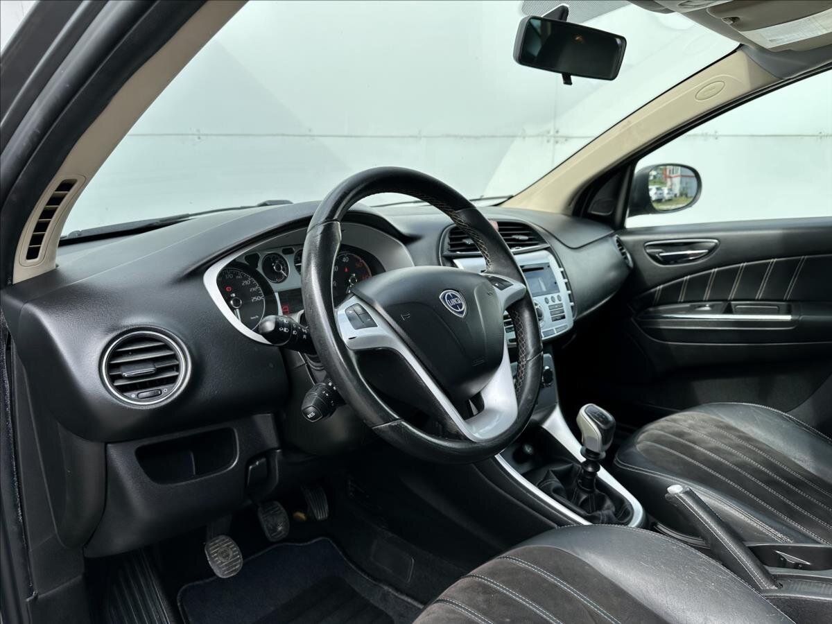 Lancia Delta Hatchback 1,6 l 88 kw