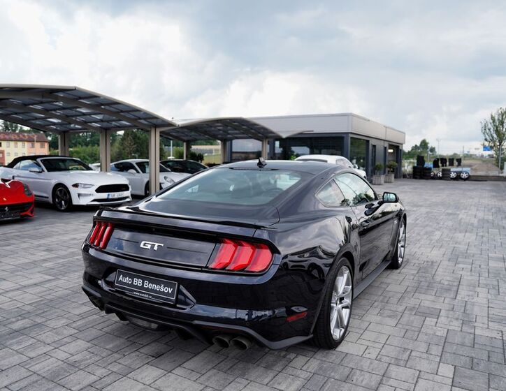 Ford Mustang 6