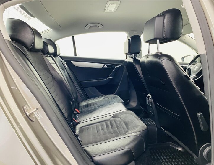 Volkswagen Passat Sedan / Limuzína 2,0 l 130 kw