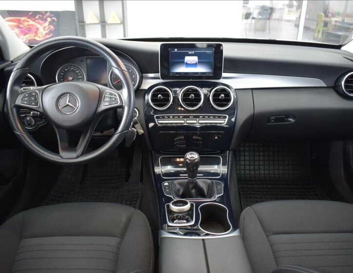 Mercedes-Benz Třídy C Sedan / Limuzína 2,1 l 125 kw