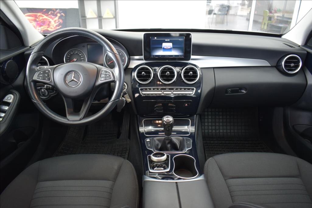Mercedes-Benz Třídy C Sedan / Limuzína 2,1 l 125 kw