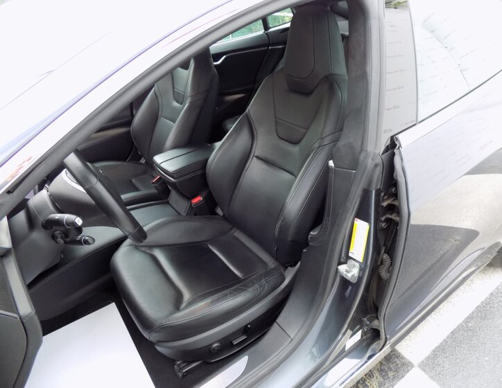 Tesla Model S 16