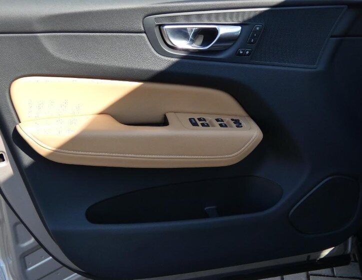 Volvo XC60 SUV / Terénní 2,0 l 145 kw