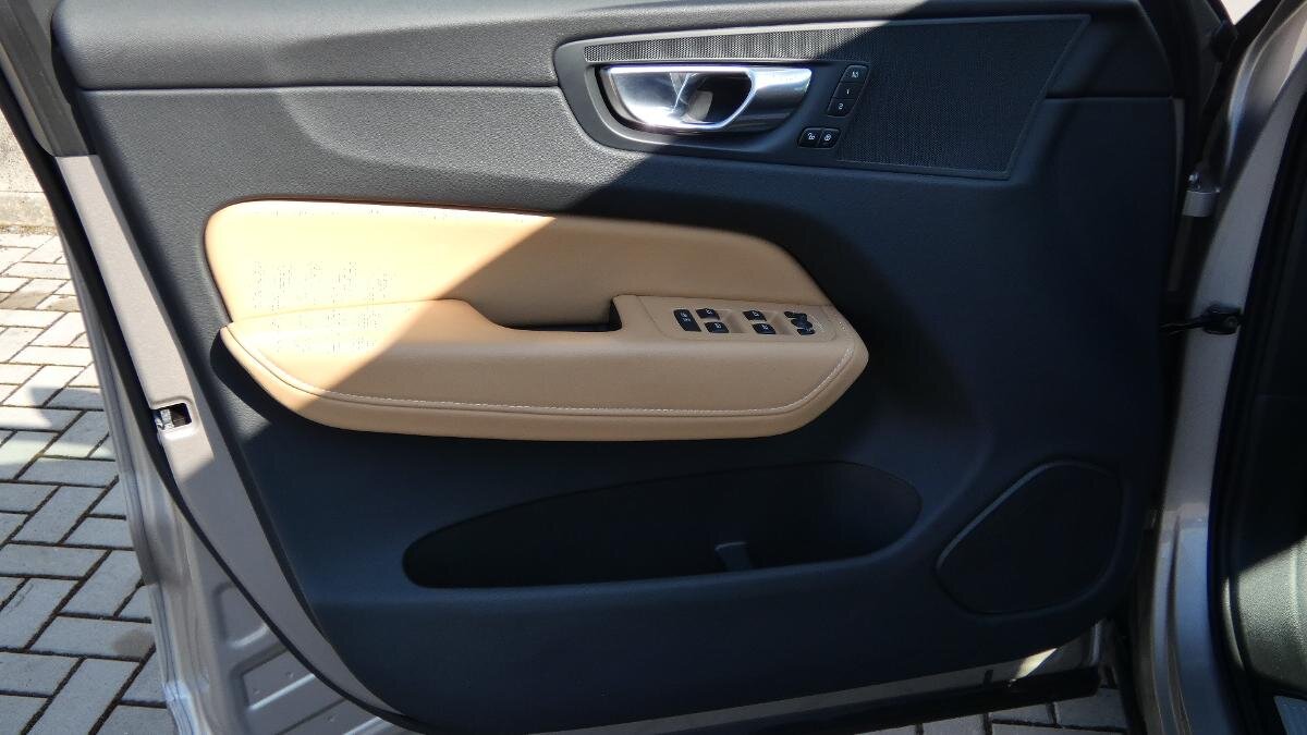 Volvo XC60 SUV / Terénní 2,0 l 145 kw