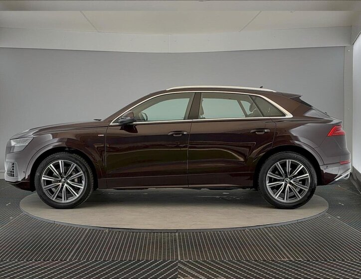 Audi Q8 SUV / Terénní 3,0 l 250 kw