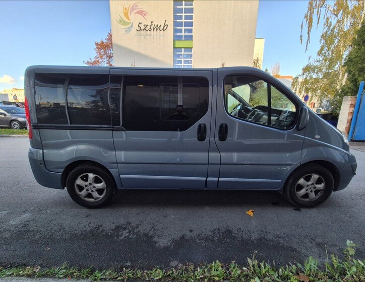 Opel Vivaro Kombi 2,5 l 107 kw