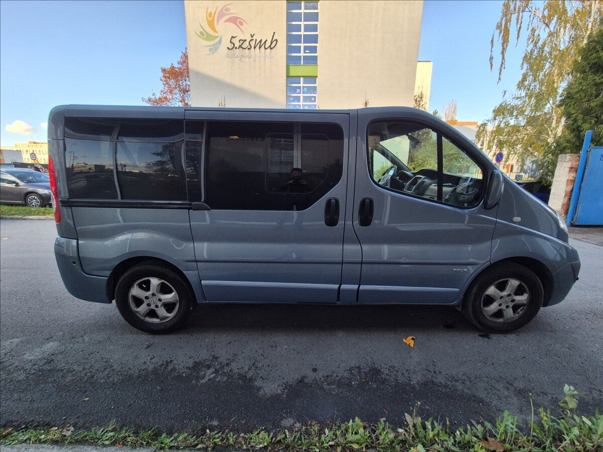 Opel Vivaro Kombi 2,5 l 107 kw