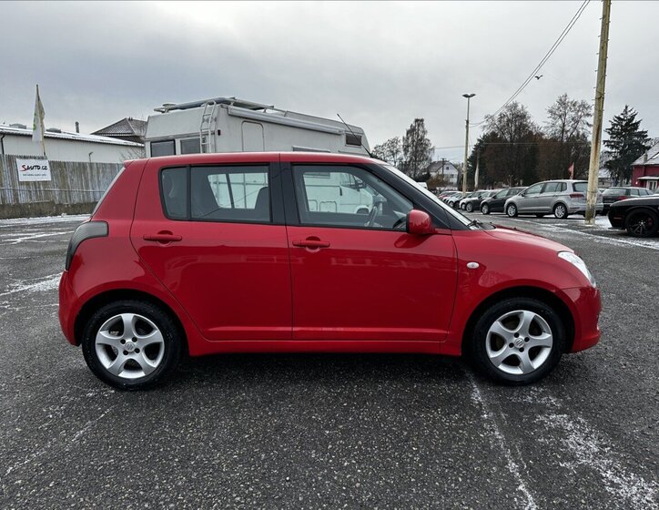 Suzuki Swift Hatchback 1,3 l 67 kw