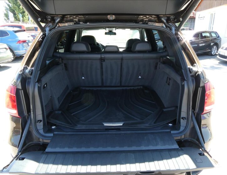 BMW X5 SUV / Terénní 3,0 l 280 kw